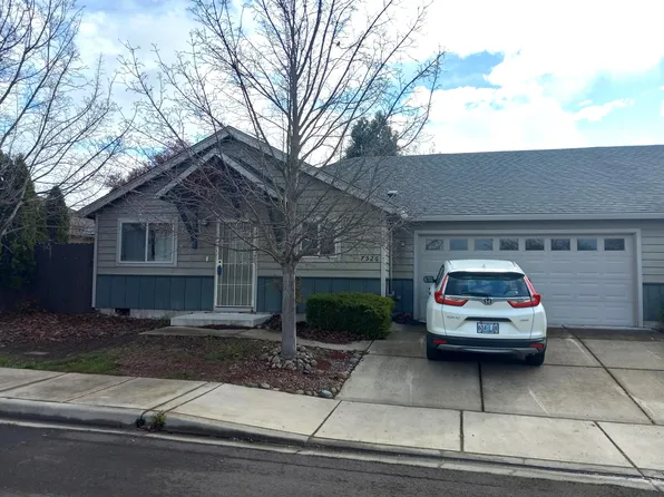 7526 Larkfield Ln, White City, OR 97503