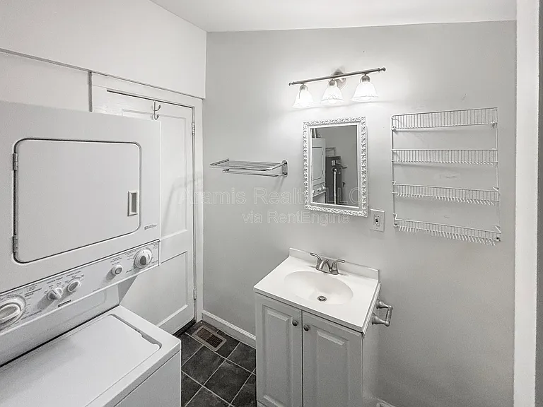 1064 Curran St NW #B — Photo 6