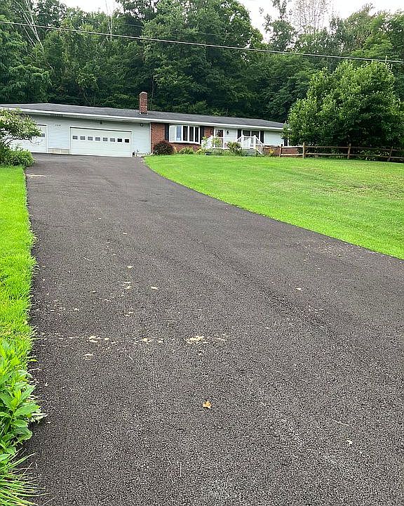 1st image of 1516 Quaker Lake Rd