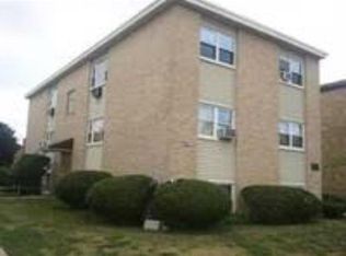 8880 N Root St APT 6, Niles, IL 60714