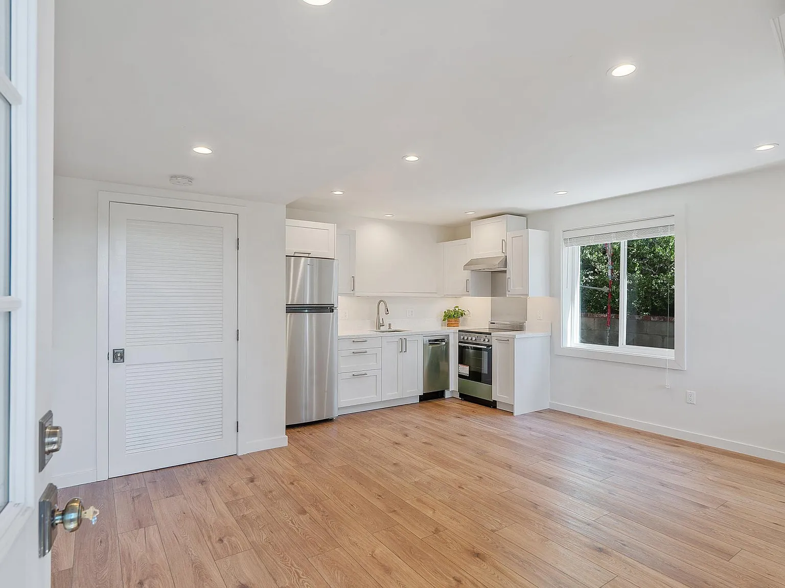 1 bed, 565 sqft, $2,495 — Photo 3