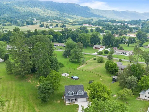 226 Hilldale Ln, La Follette, TN 37766