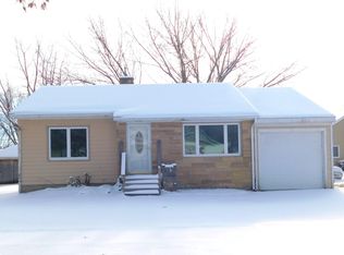 407 Elm St, Schleswig, IA 51461