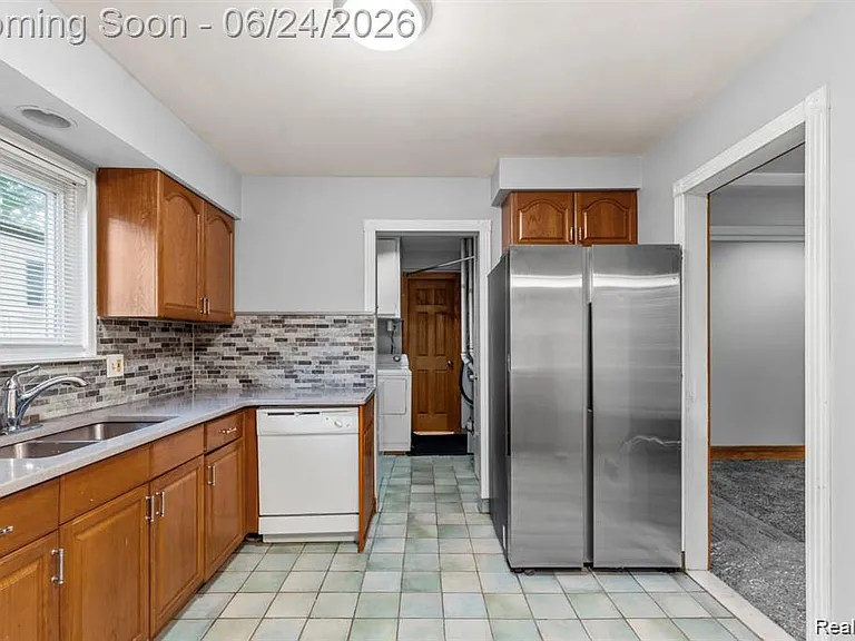 323 N Campbell Rd — Photo 8