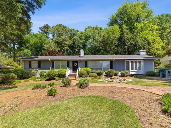 3211 Plantation Rd, Raleigh, NC 27609