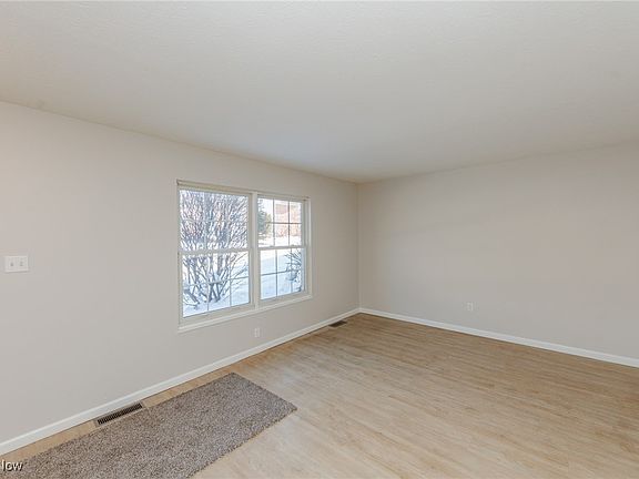 4th image of 6919 N Parkway Dr