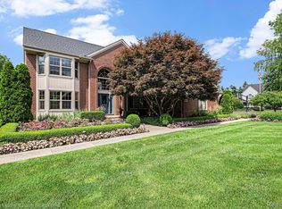 6822 Hubbard Cir, Clarkston, MI 48348