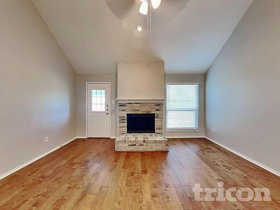 3rd image of 919 Bermuda St