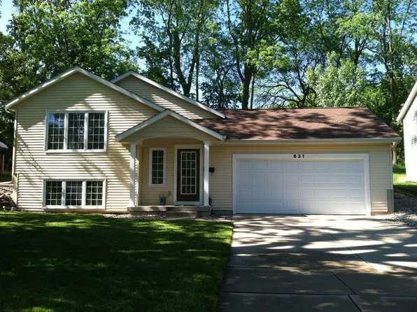 631 Hubert St NE, Grand Rapids, MI 49503