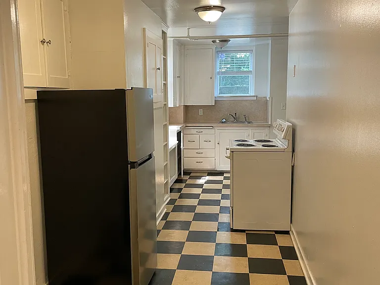 1014 W Franklin St #1014 — Photo 4