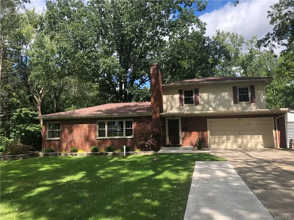 46 Crescent Dr, Orchard Park, NY 14127