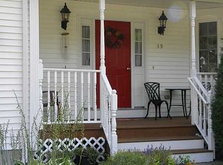 39 Gilcrest Dr, West Warwick, RI 02893