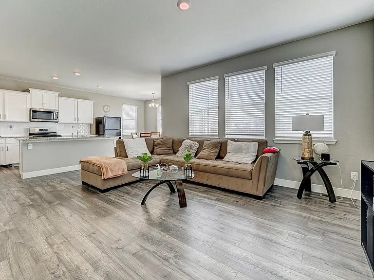 10525 Castor Dr — Photo 2