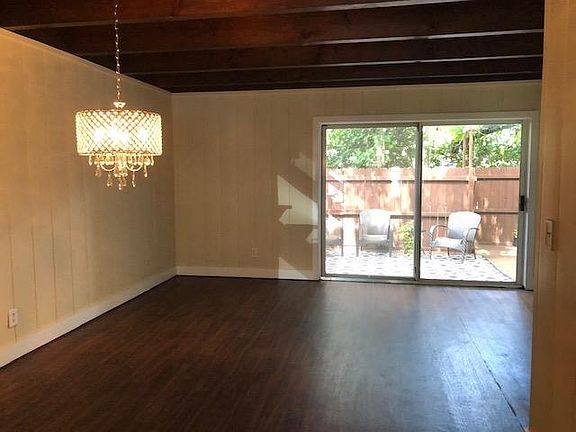 3rd image of 133 Oak St