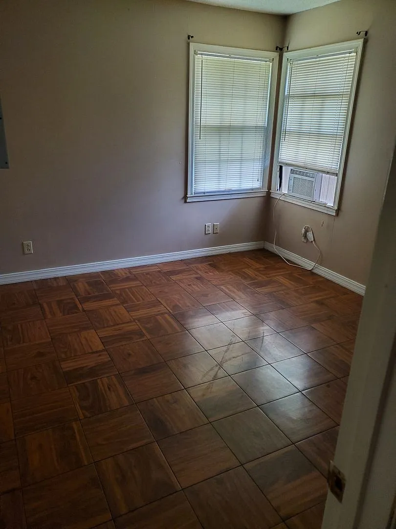 E 4th St Duplex — Photo 4