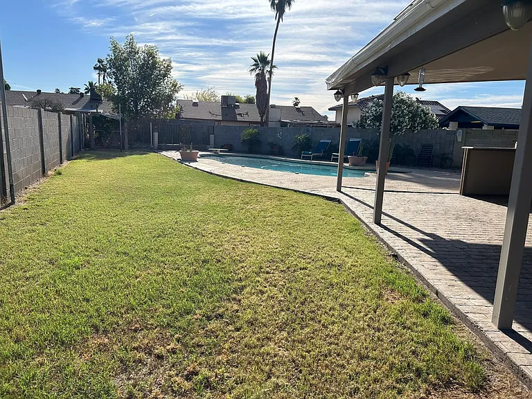 6916 W Georgia Ave — Photo 22