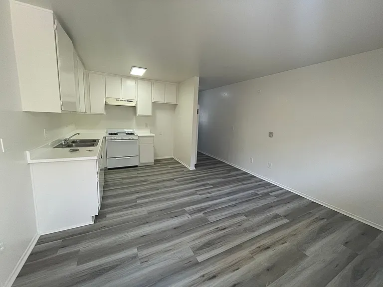 Elm Terrace Apartments — Photo 14