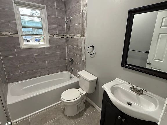 5th image of 78 Homeside Ave APT 303