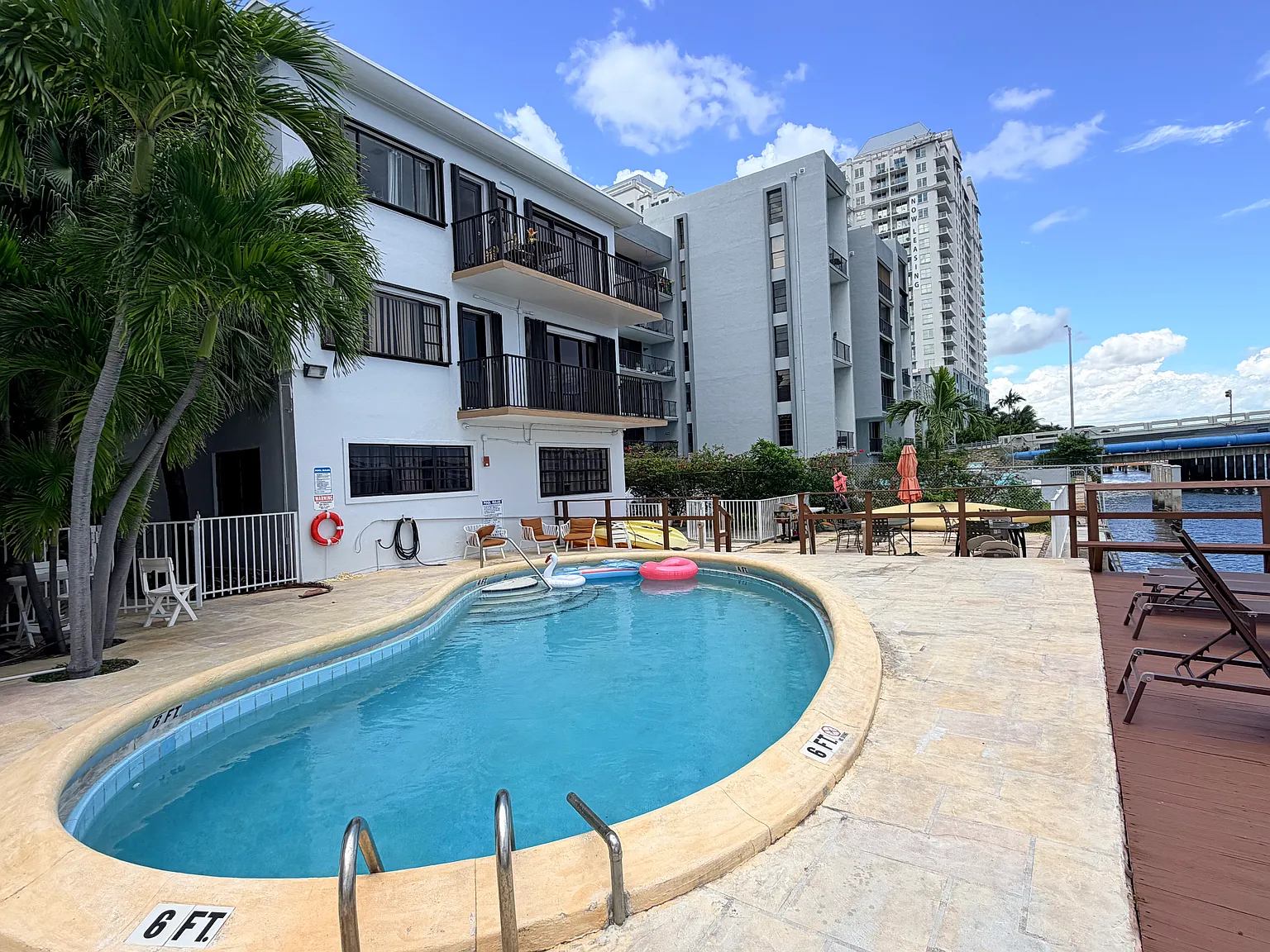 2 bed, 631 sqft, $2,100 — Photo 2