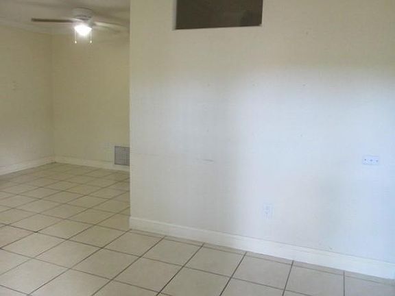 4th image of 890 NW 45th Ave APT 1F