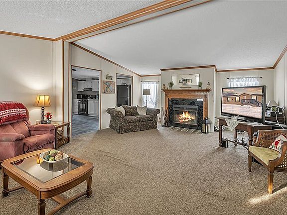 4th image of 458 White Willow Dr