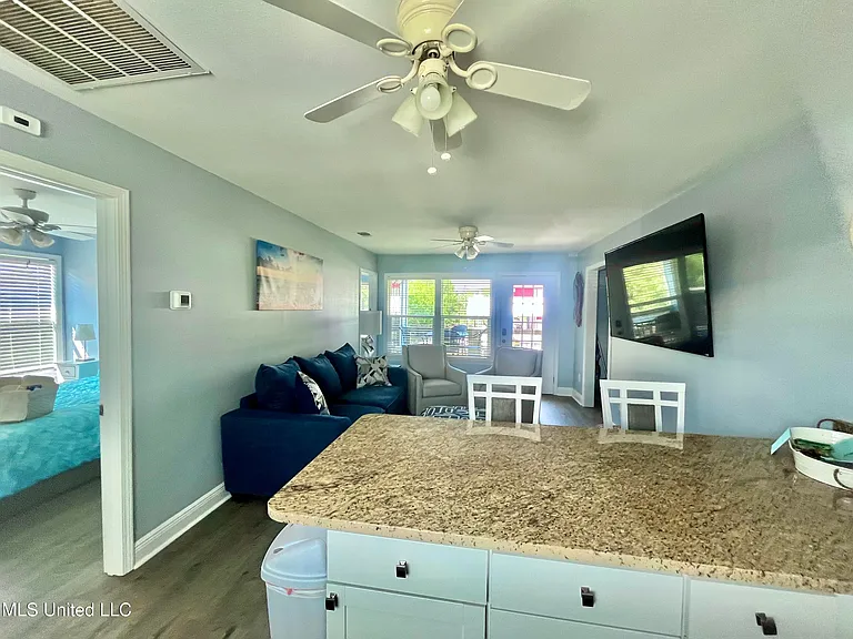 4024 Blue Jay St — Photo 6