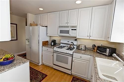 4th image of 3701 Divisadero St APT 202