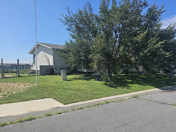 3rd image of 808 8th St