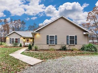 9380 Vfw Rd, Staunton, IL 62088