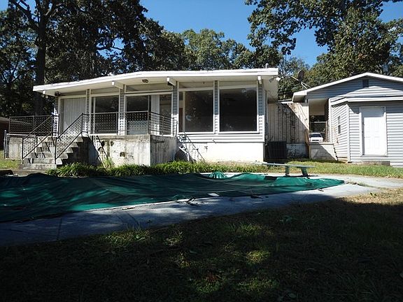 4th image of 320 Clairmont Dr