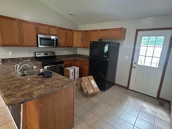 5th image of 22174 Vine St
