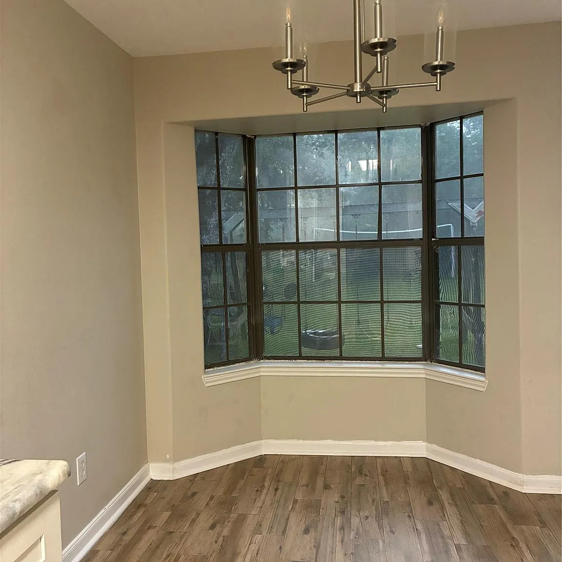 3 bed, 2.5 bath, 2219 sqft, $2,100 — Photo 3