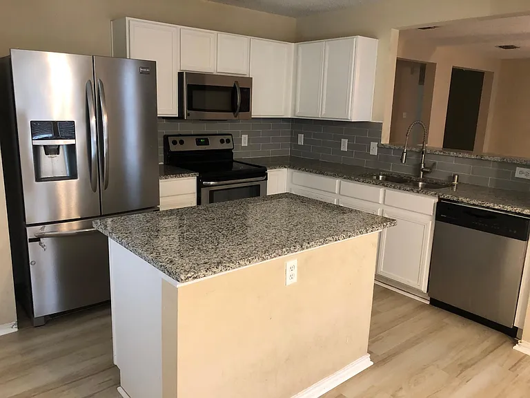 1669 Crown Point Dr — Photo 5