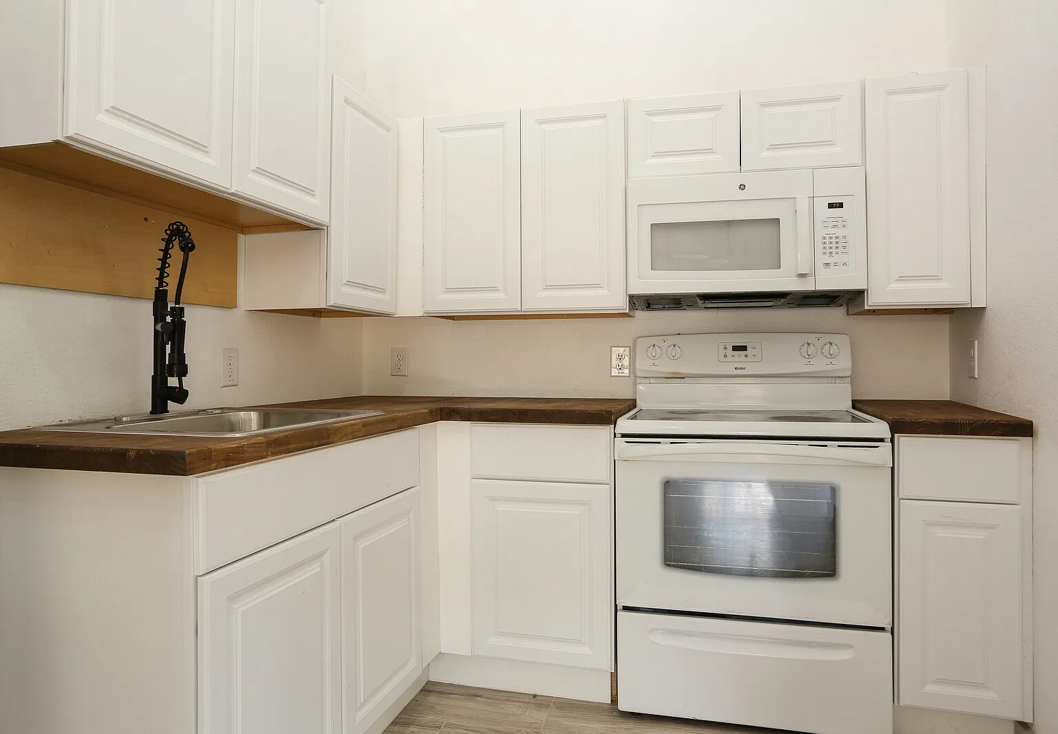 2 bed, 950 sqft, $875 — Photo 3