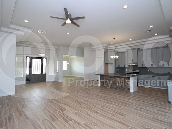 4th image of 2733 S 233rd Ave