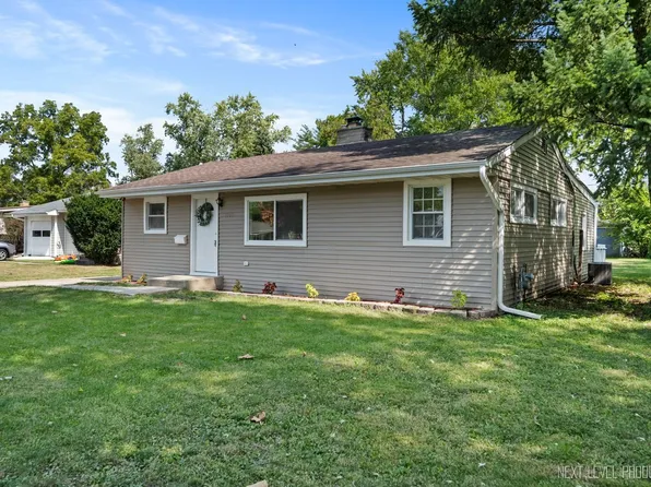 1160 Lebanon St, Aurora, IL 60505