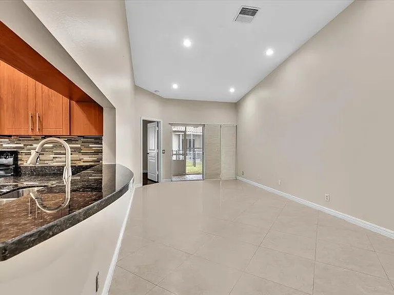 4991 SW 32nd Ave #4991 — Photo 9