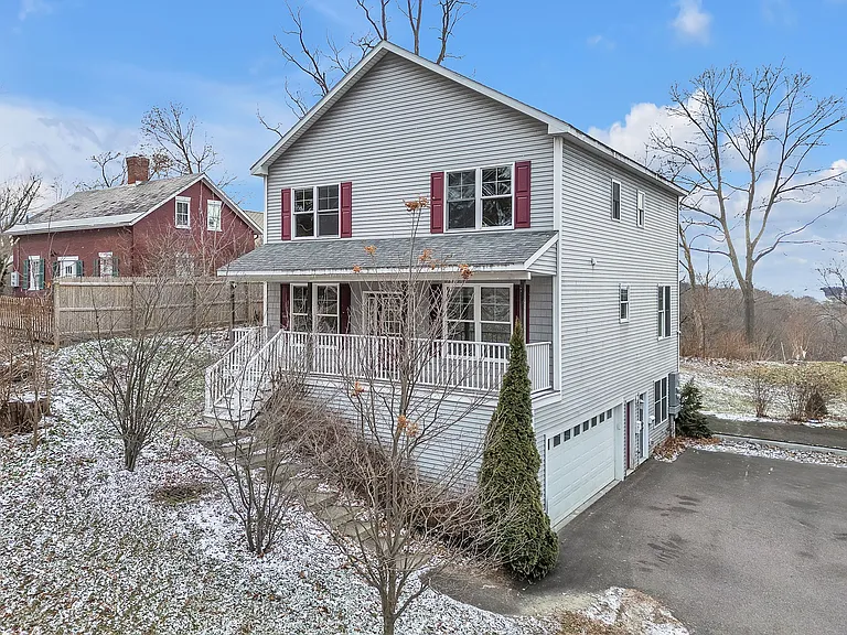 366 Colchester Ave — Photo 3