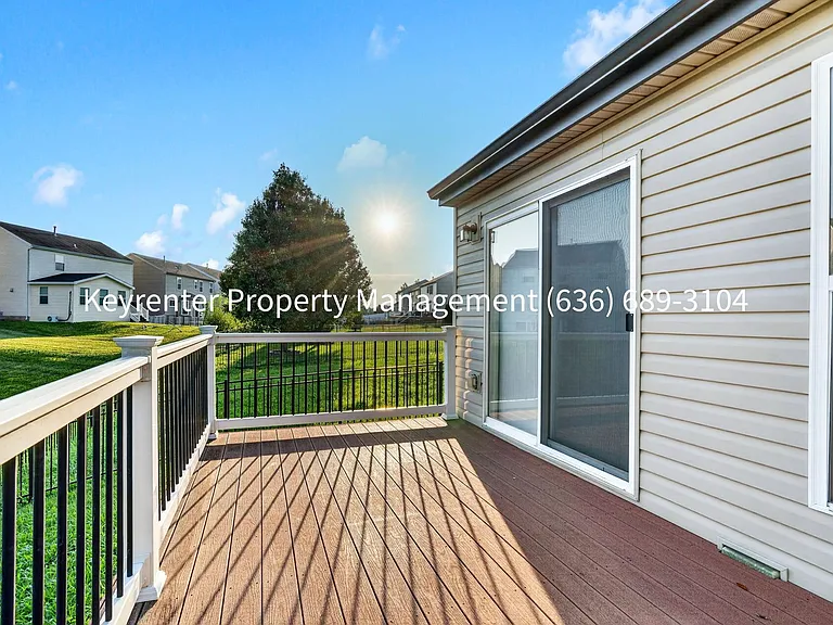 411 Angelique Pl — Photo 22