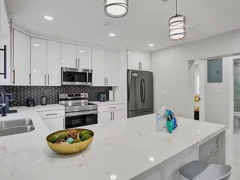 1701 Jefferson St — Photo 2