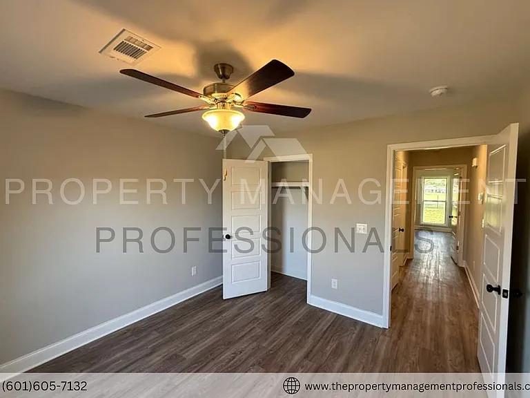 563 Patrick Farms Dr — Photo 31