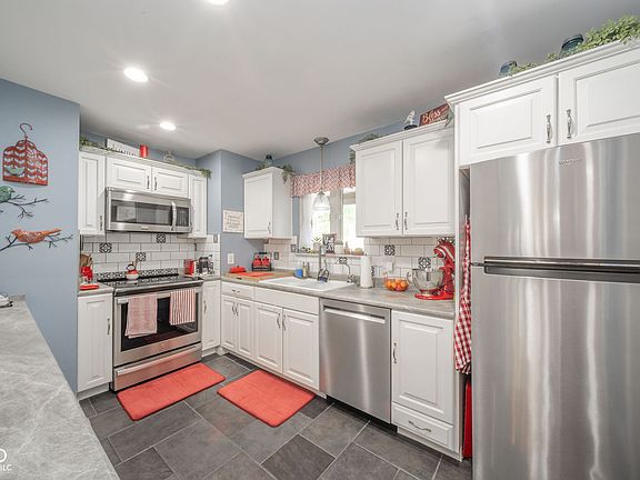 4th image of 5708 Elaine St
