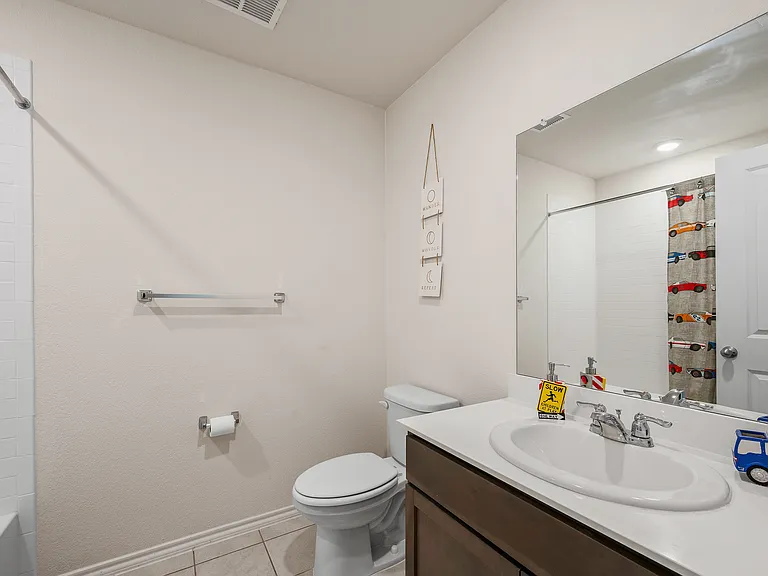 901 Euston St — Photo 18