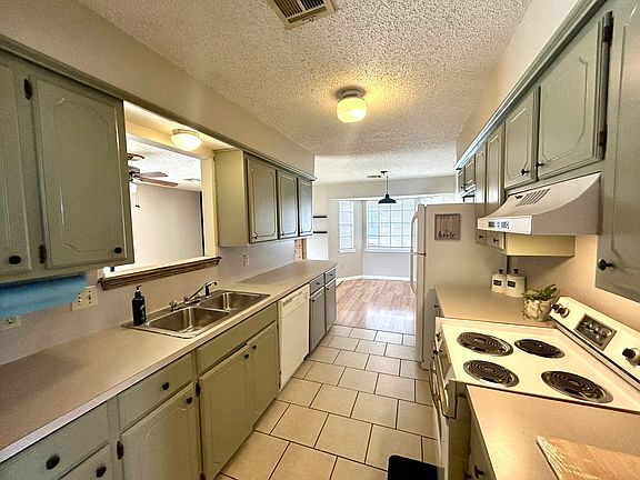 3rd image of 7018 SW Chaucer Dr