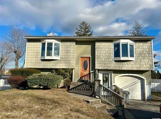 125 Spiral Rd, Holtsville, NY 11742