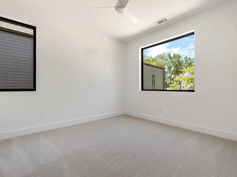 2324 Kirby St — Photo 19