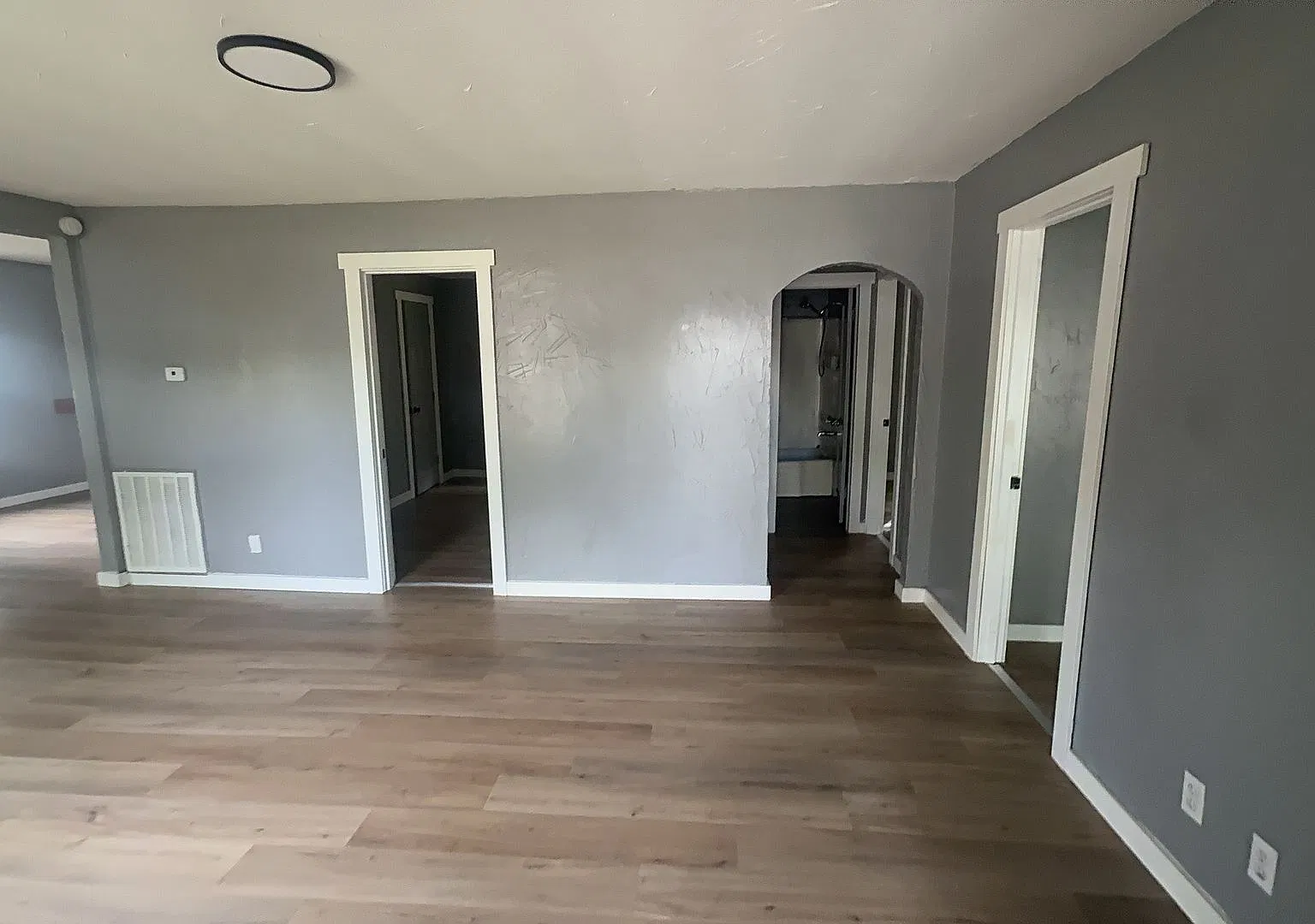 Beautiful 3 bedroom 1 full bath home available now! — Photo 2
