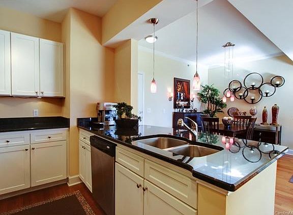 4th image of 1315 East Blvd Unit 509