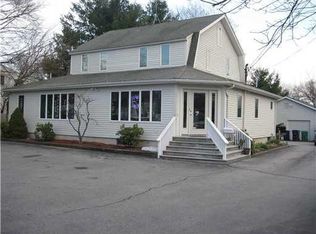 3306 W Shore Rd, Warwick, RI 02886