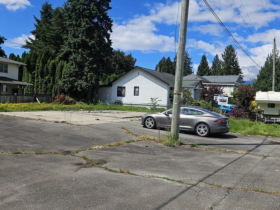 2nd image of 45668 Victoria Ave